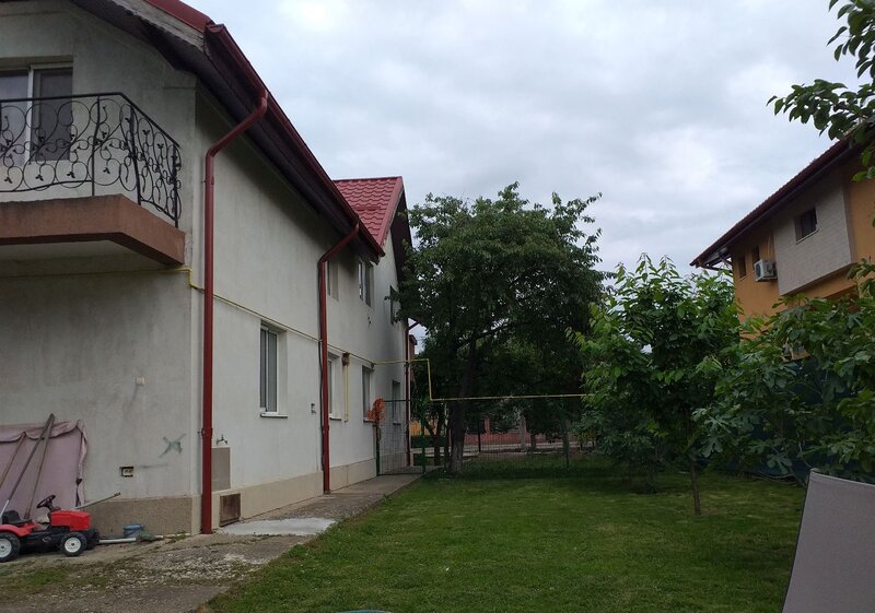 Otopeni, Vila Smarald spatioasa curte generoasa, panouri fotovoltaice