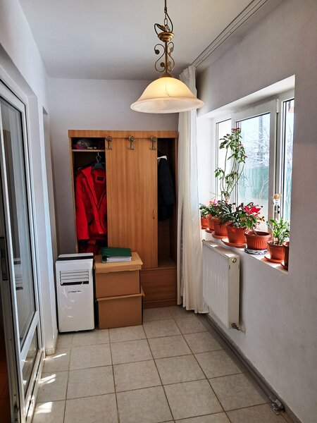 Otopeni, Vila Smarald spatioasa curte generoasa, panouri fotovoltaice